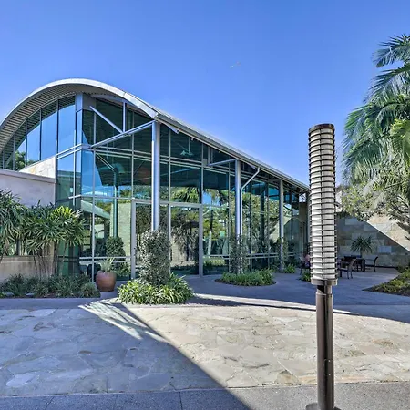 Modern Irvine Condo With Pool - 7 Mi To Beach!